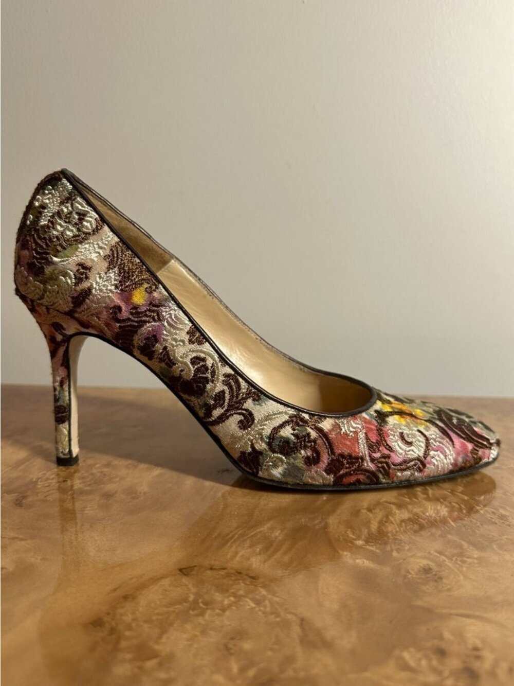 Isaac Mizrahi Floral Tapestry Brocade Pumps Women's Size 10M Made in Italy